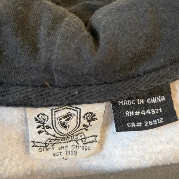 *SOLD* Y2K Skater Famous Sweater - Picture 2 of 4